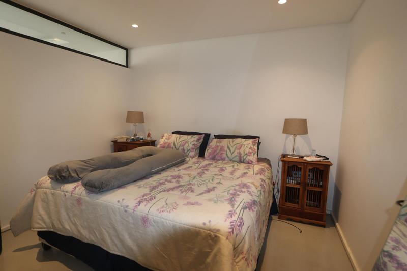 To Let 1 Bedroom Property for Rent in Woodstock Western Cape